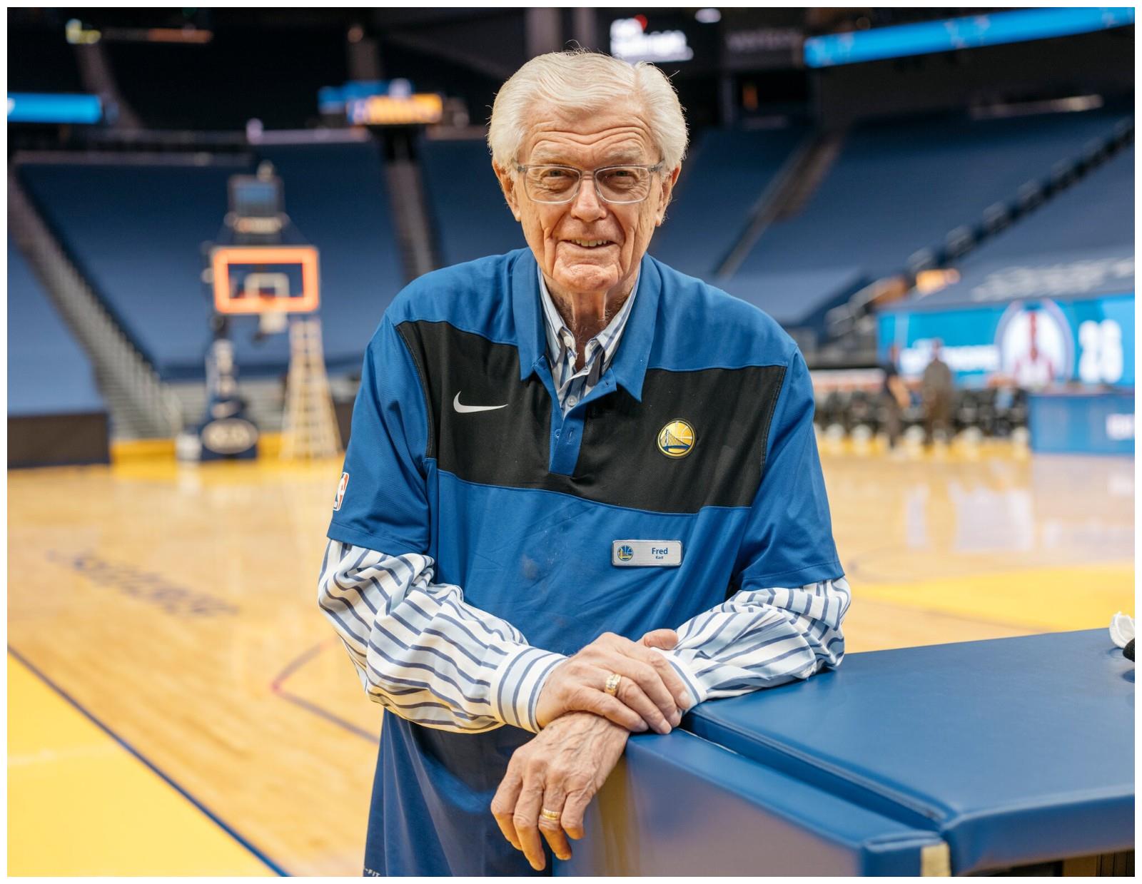  Scout迎来十赛季出色发挥，勇士观众热烈欢呼！全场沸腾不已-爱游戏体育app下载