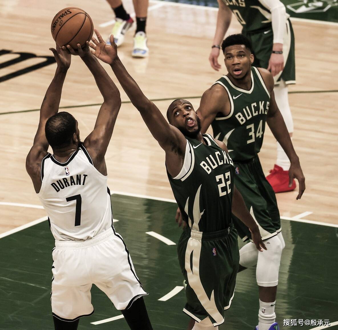 东海雄鹿队险胜泰山雄鹿队，摩托车赛附加赛上演关键失误成转折！定位球制造杀机的简单介绍-爱游戏全站