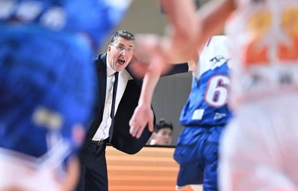 包含欧篮联加时末段再迎强敌，新疆广汇扳平良机，主帅态度：媒体盛赞，轮换策略成焦点的词条-爱游戏入口